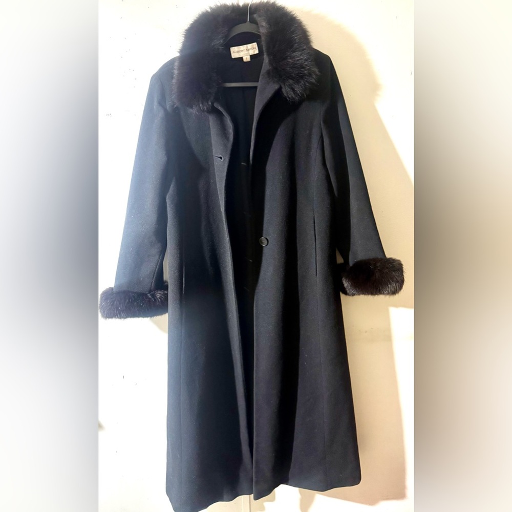 Elegant Black Fur-Trimmed Women's Coat